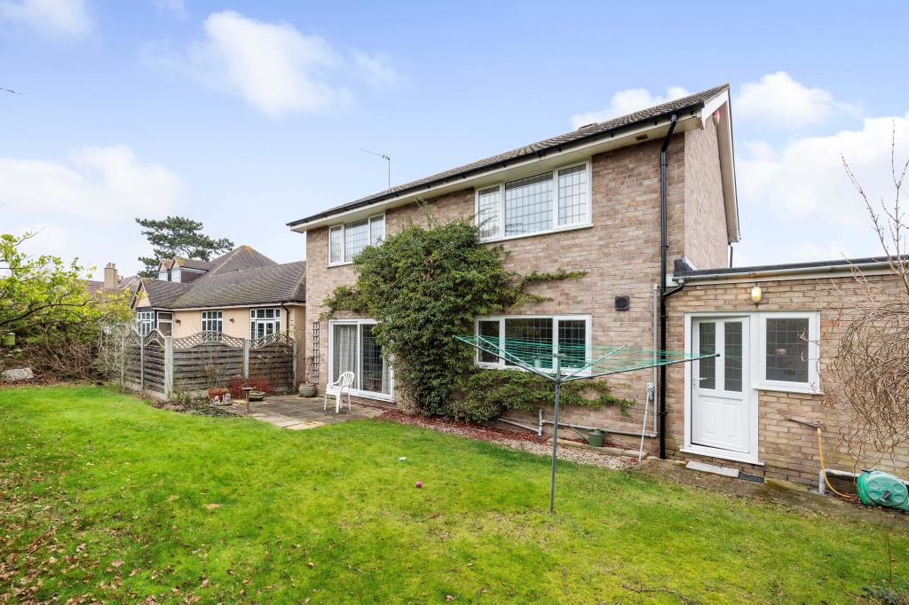 Lot: 106 - DETACHED FOUR-BEDROOM HOUSE FOR REPAIR -